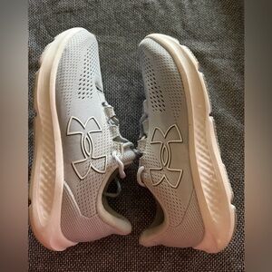 Under Armour Women's Light Gray Athletic Shoes